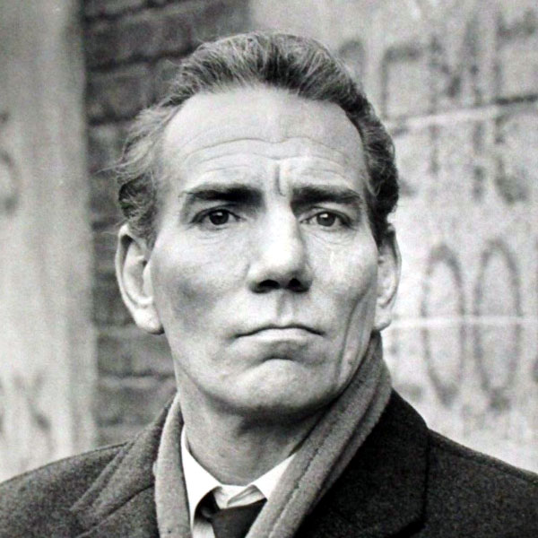 Pete Postlethwaite